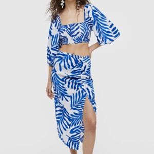 H&M Tropical Palm Blue and White Leaf Print Set
